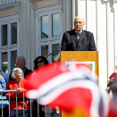 Kong Harald taler på torget i Sande (Foto: Håkon Mosvold Larsen / NTB scanpix)